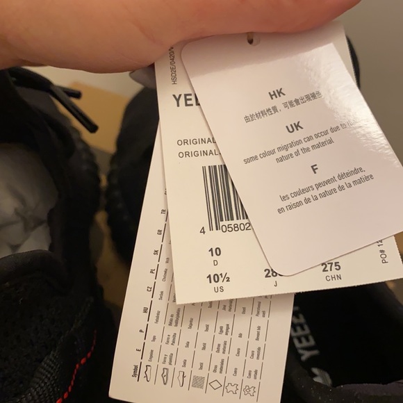 Adidas Yeezy boost 350 v2 black with red writing - Picture 8 of 9